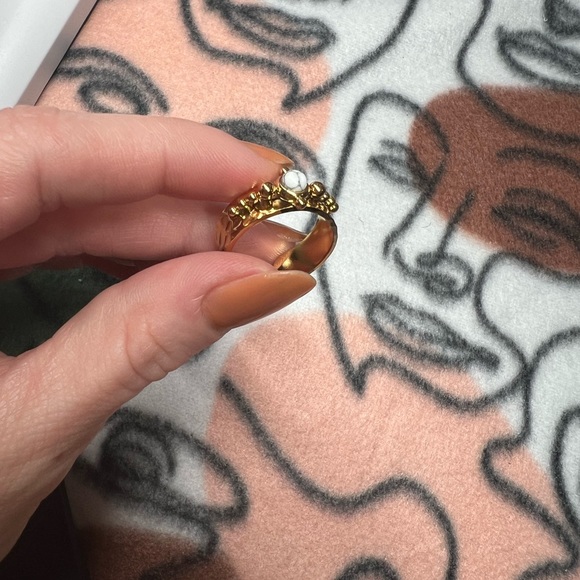 18k Gold Plated White Howlite Adjustable Ring - Picture 5 of 6